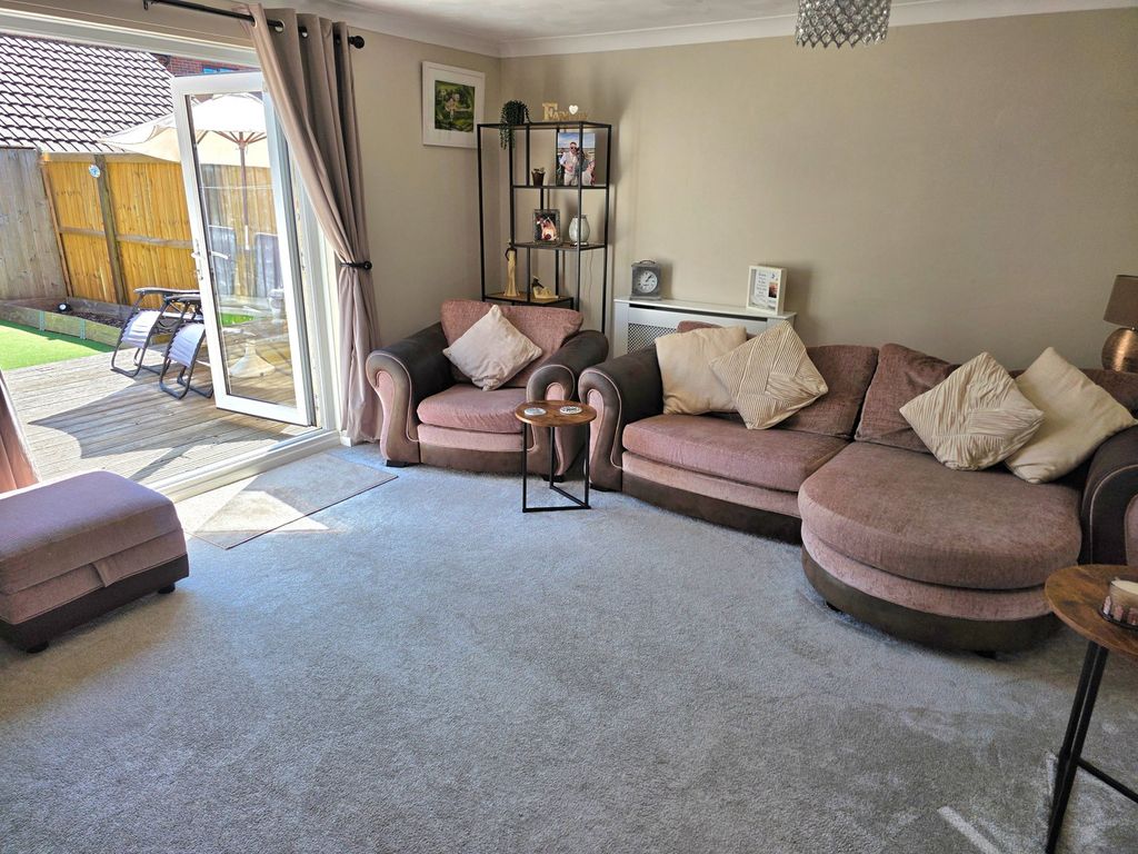 Property photo 3 of 12