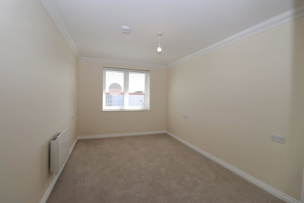 Additional image 13 of 1 bed property for saleVictoria Road, Farnborough GU14
