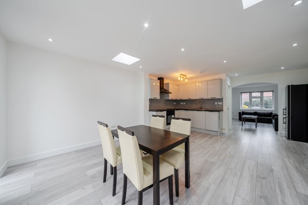 Property photo 3 of 8 Picture No. 09