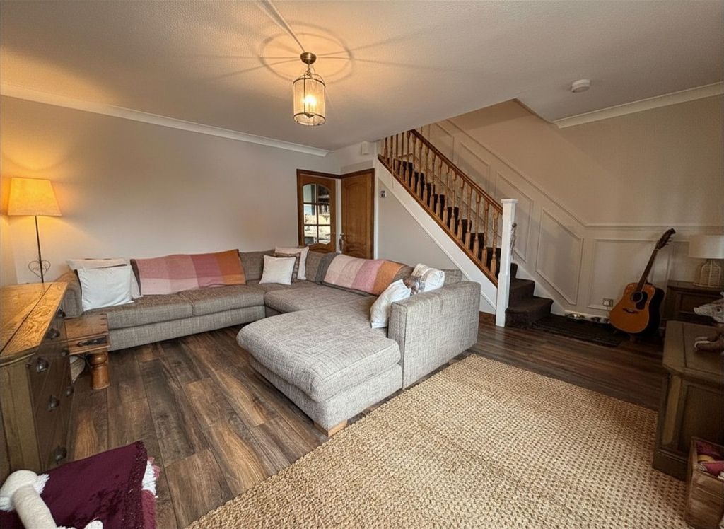 Property photo 3 of 14 Lounge