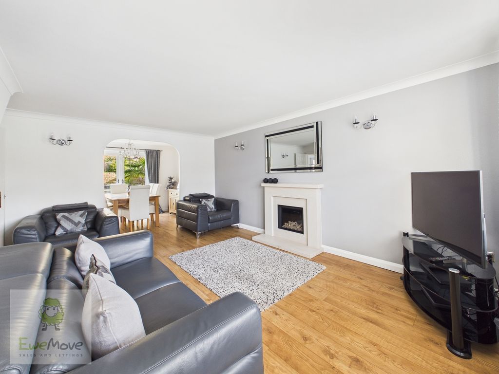 Property photo 3 of 20 Living Room