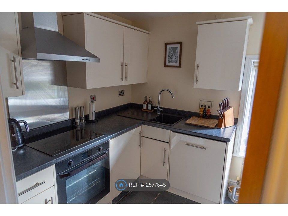 Property photo 3 of 21 Kitchen