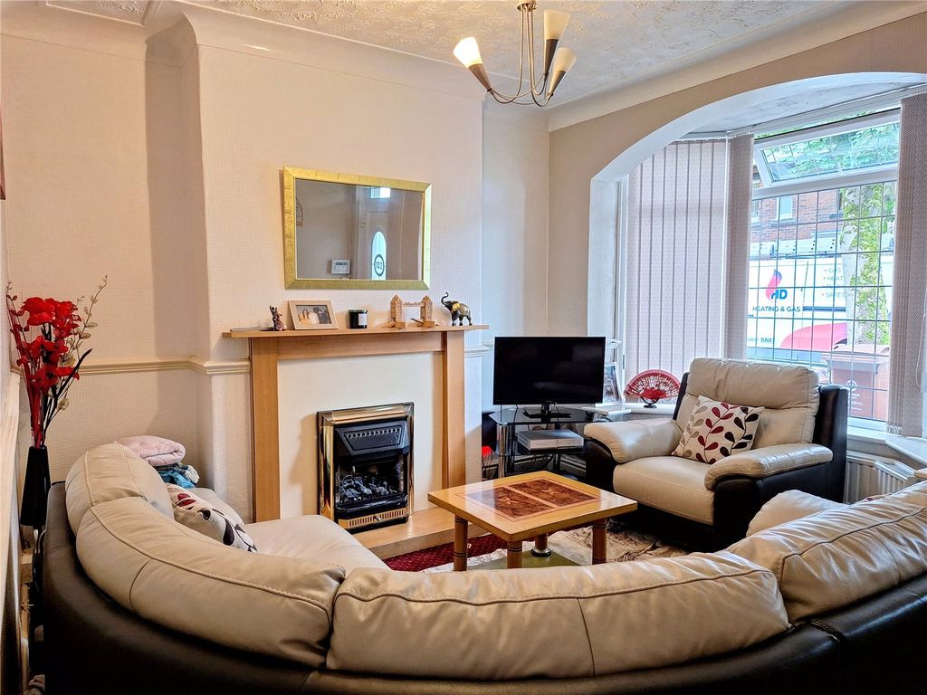 Property photo 3 of 15 Lounge