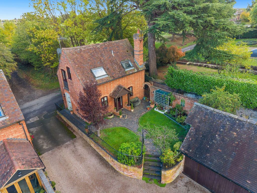 Property photo 1 of 29 Grove Cottage