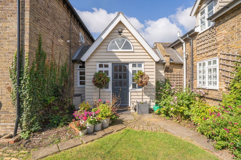 Property photo 3 of 27