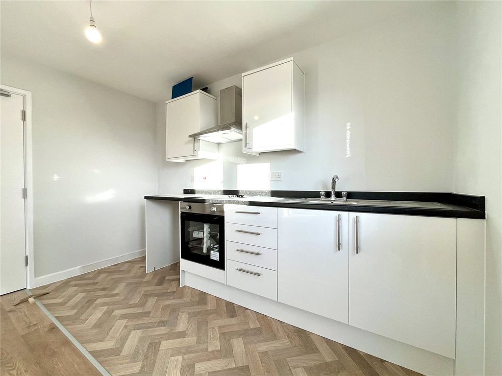 Property photo 3 of 11 Kitchen