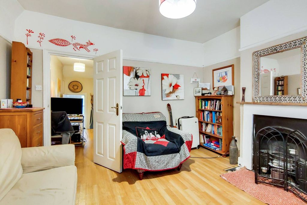 Property photo 2 of 10