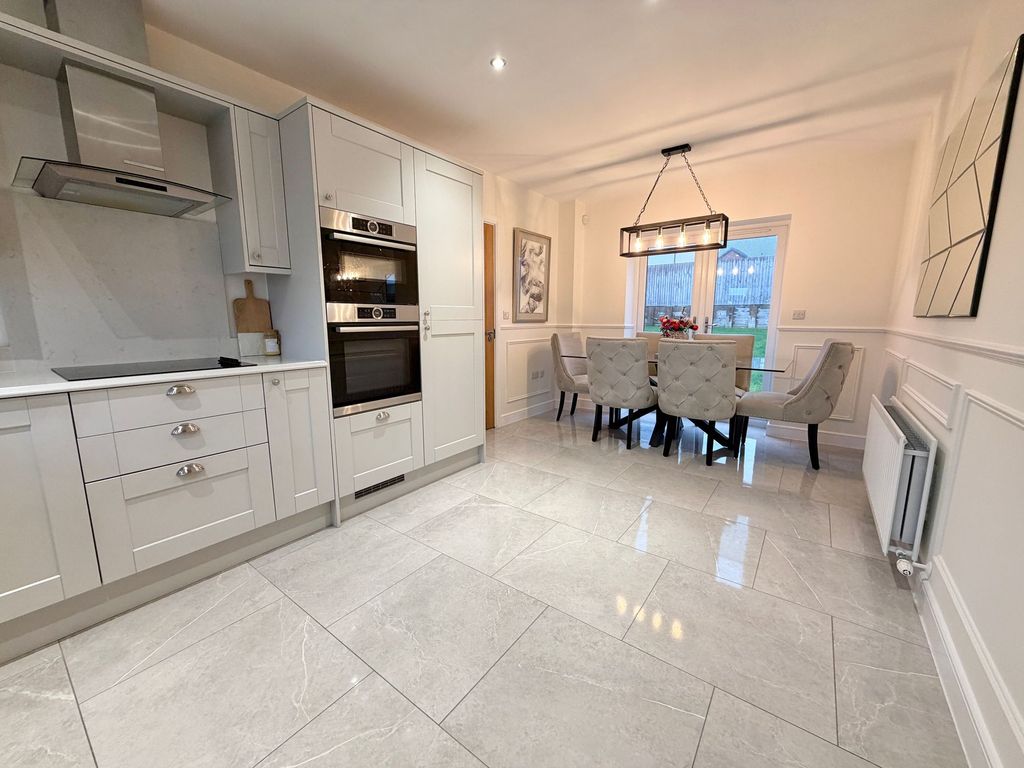 Property photo 3 of 16 Kitchen Diner