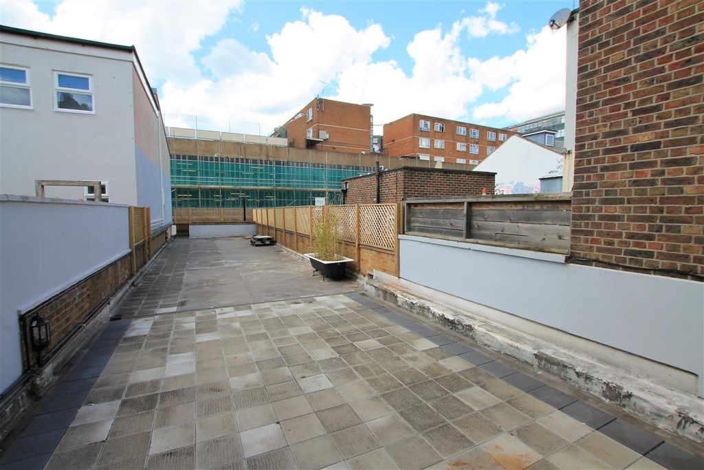 Property photo 3 of 10 Terrace