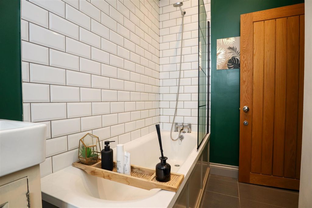 Property photo 3 of 8 Bathroom