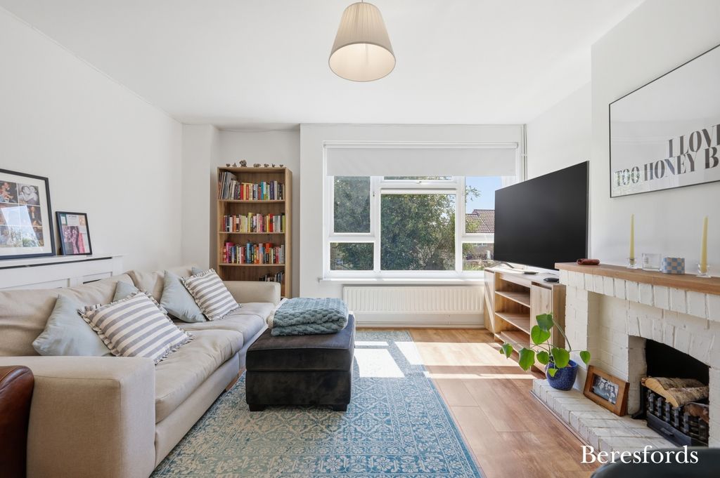 Property photo 2 of 15 Picture No. 12