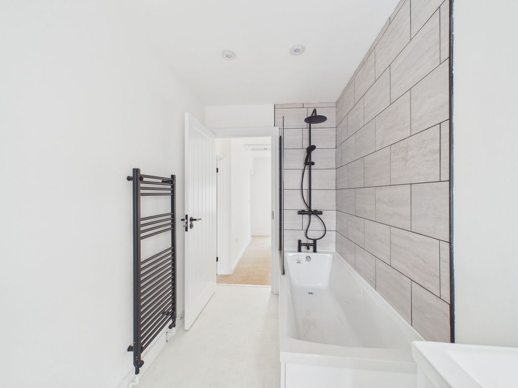 Property photo 3 of 26