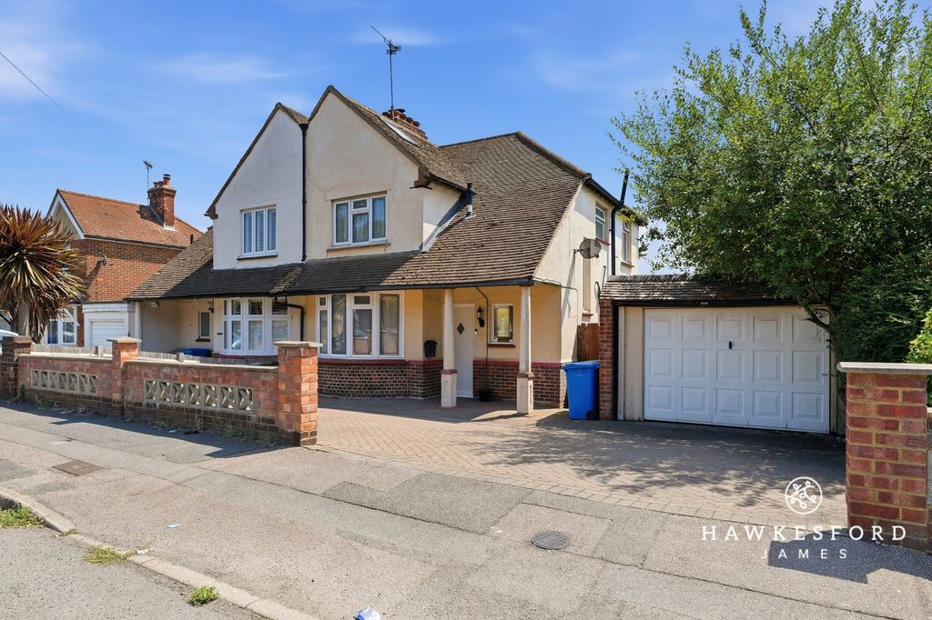 Property photo 1 of 16 Chalkwell Road, Sittingbourne - Front