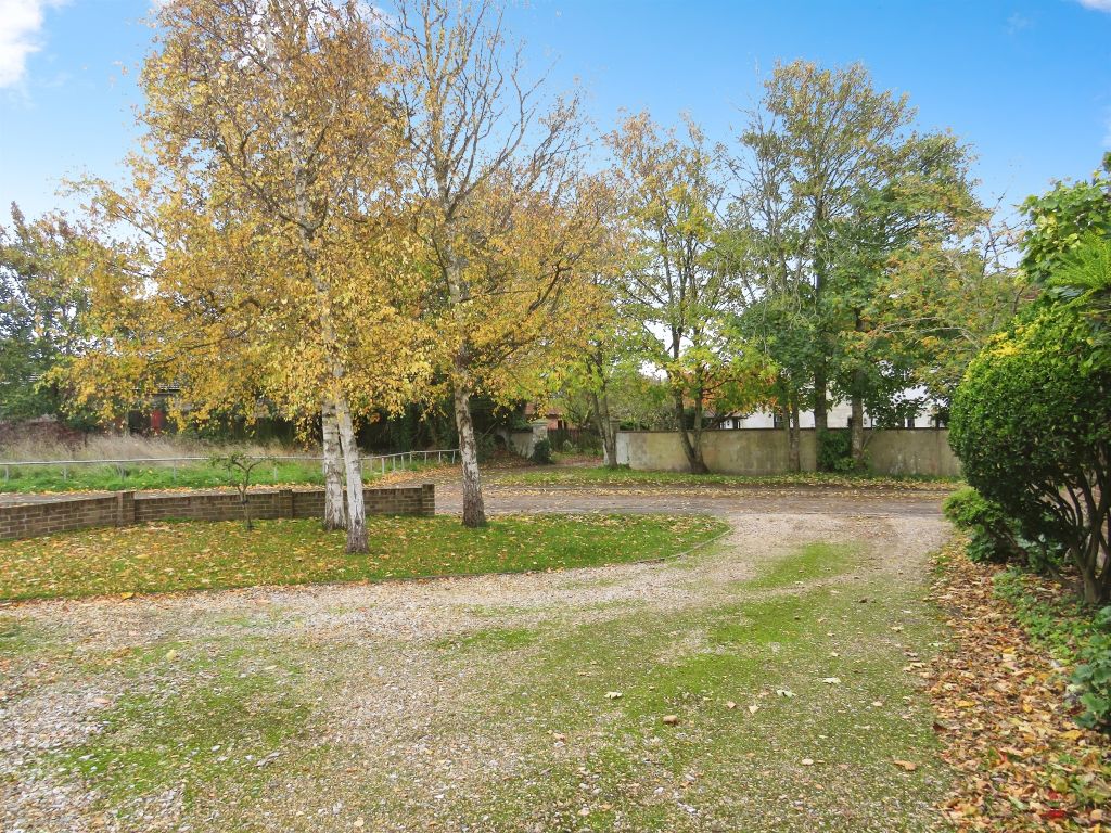 Property photo 2 of 12