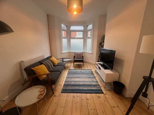 Property photo 1 of 14 Living Room