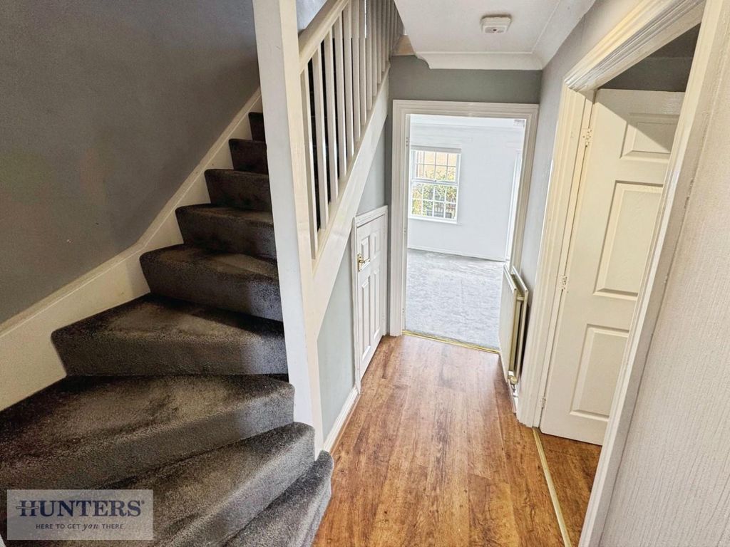 Property photo 2 of 8 Entrance Hallway