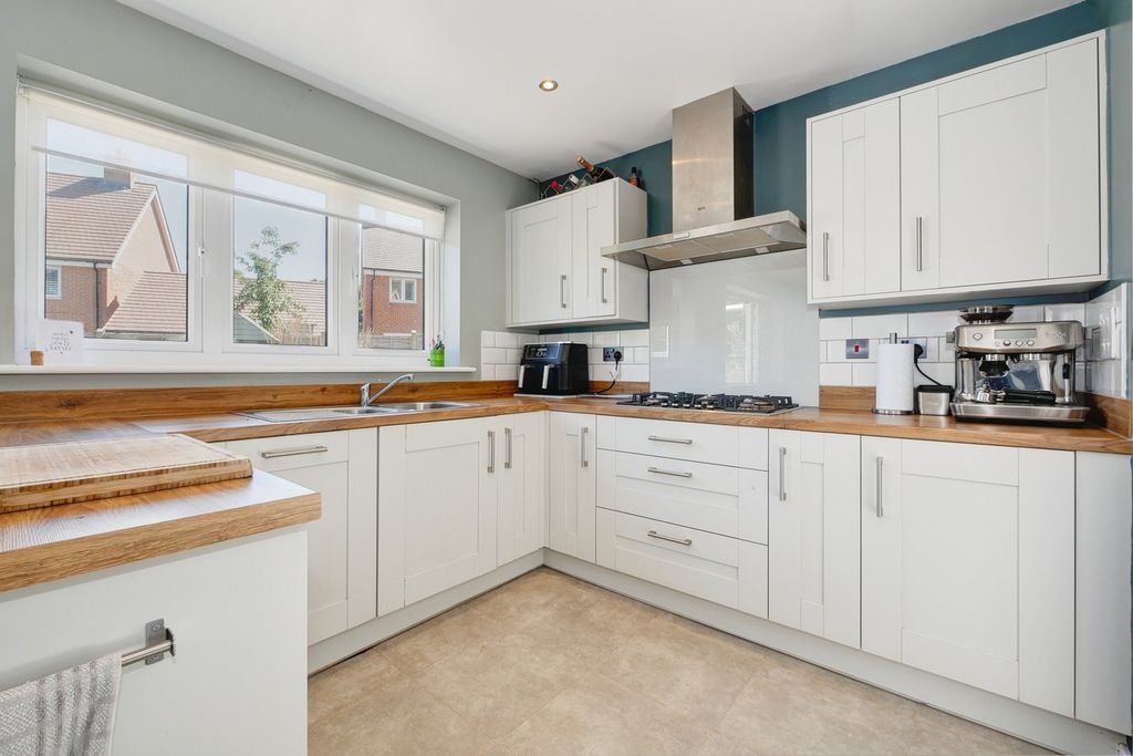 Property photo 2 of 41