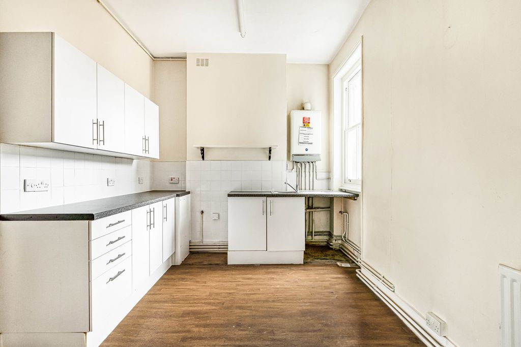 Property photo 3 of 17 Kitchen