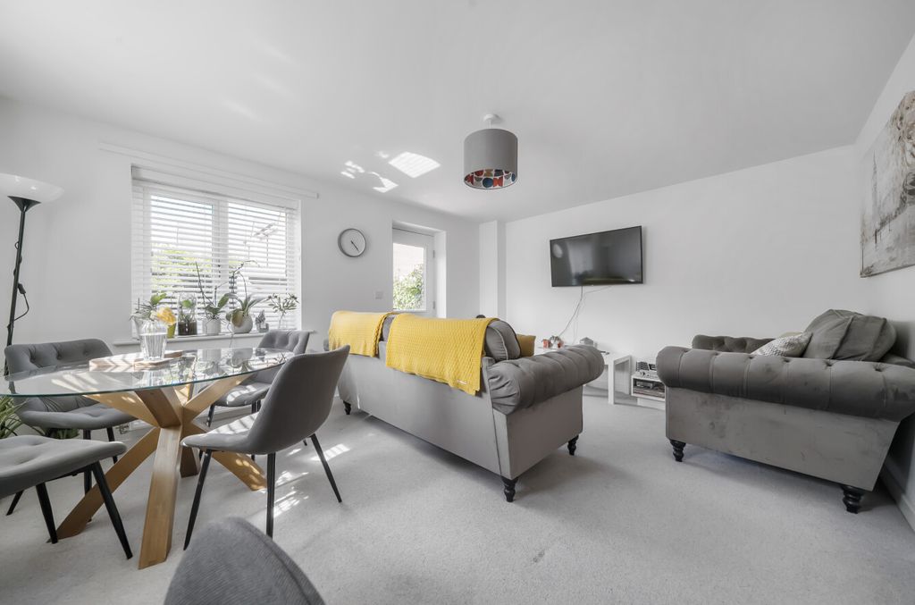 Property photo 2 of 19 1298750-10-68374De923377