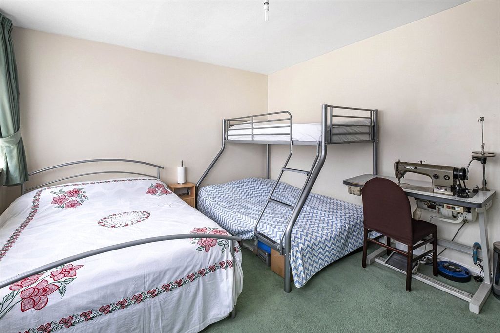 Property photo 3 of 17 Bedroom