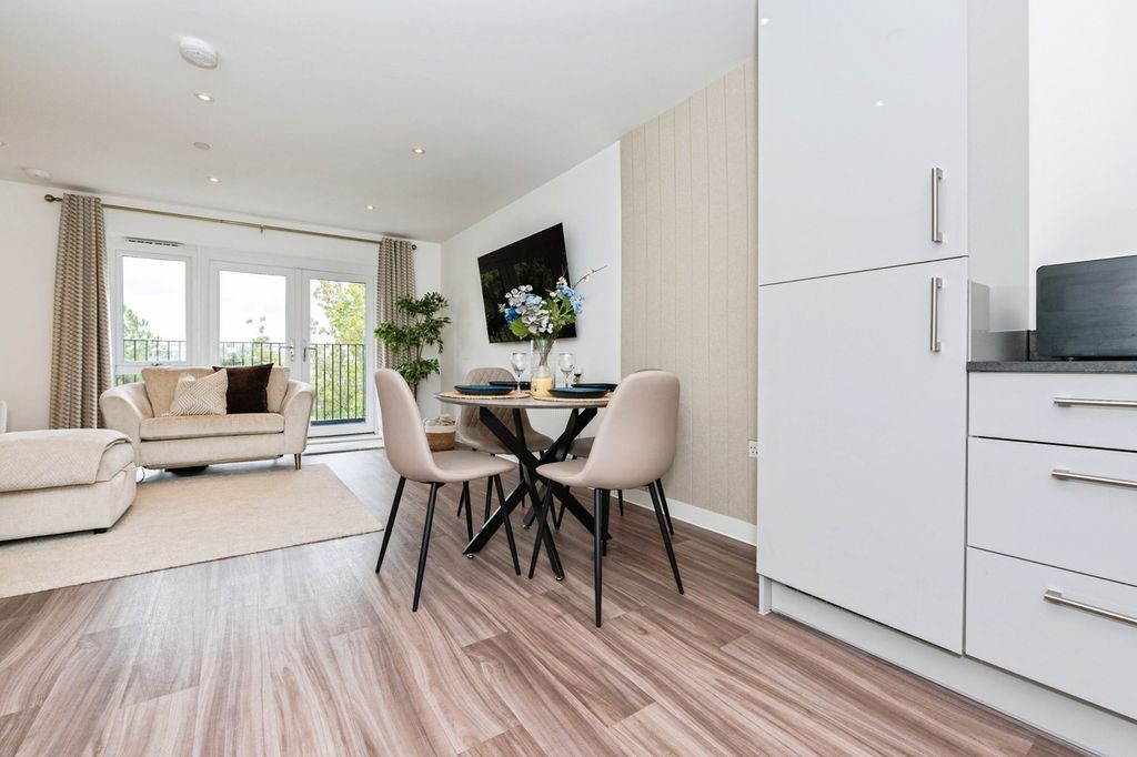 Property photo 3 of 18 Pbox-Img.Jpg