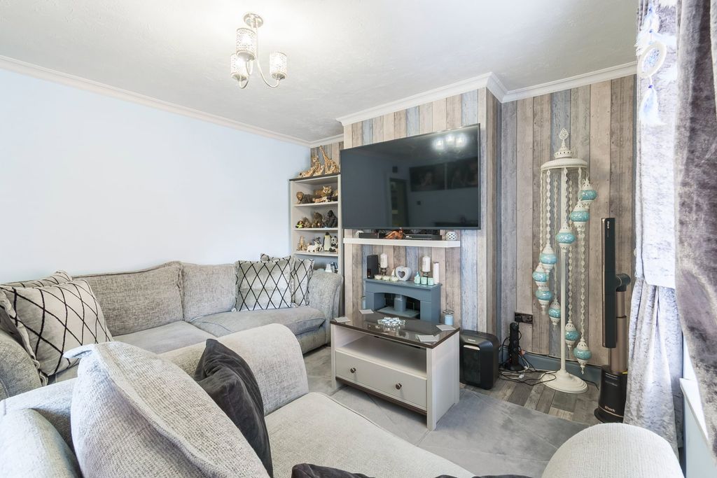 Property photo 3 of 20