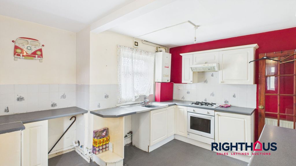 Property photo 2 of 11