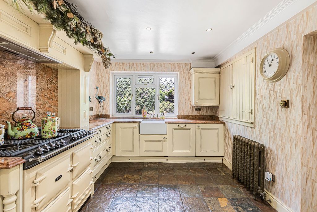 Property photo 2 of 53 Picture No. 33