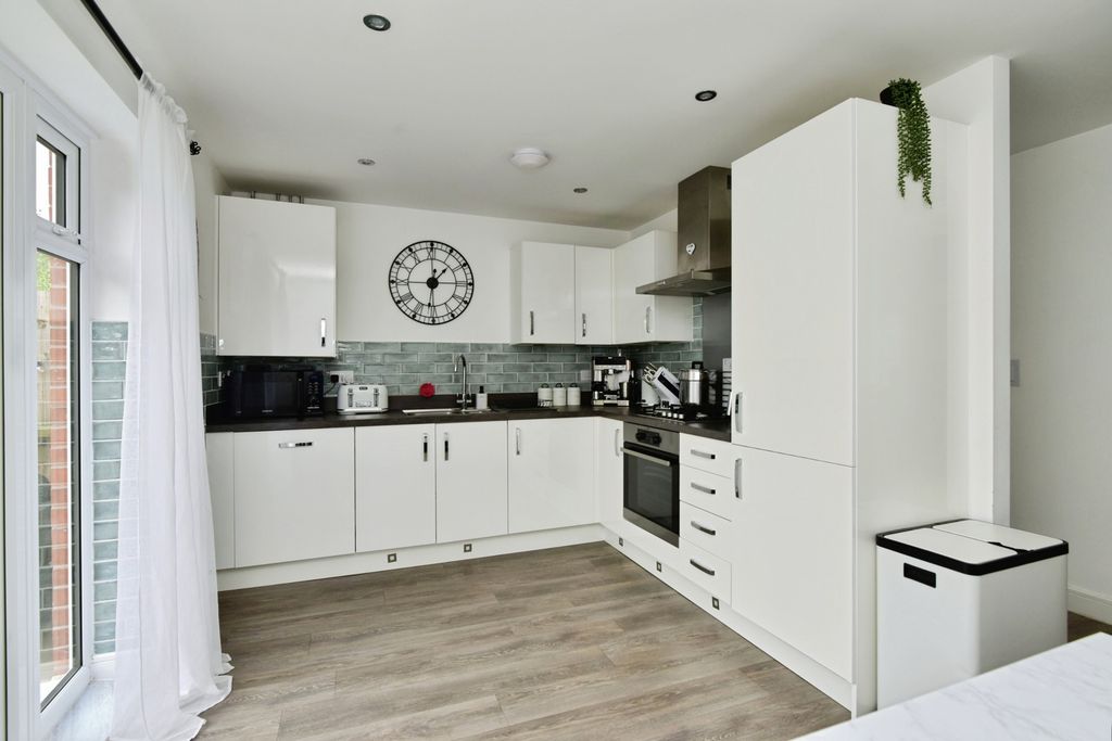 Property photo 3 of 19 Pbox-Img.Jpg