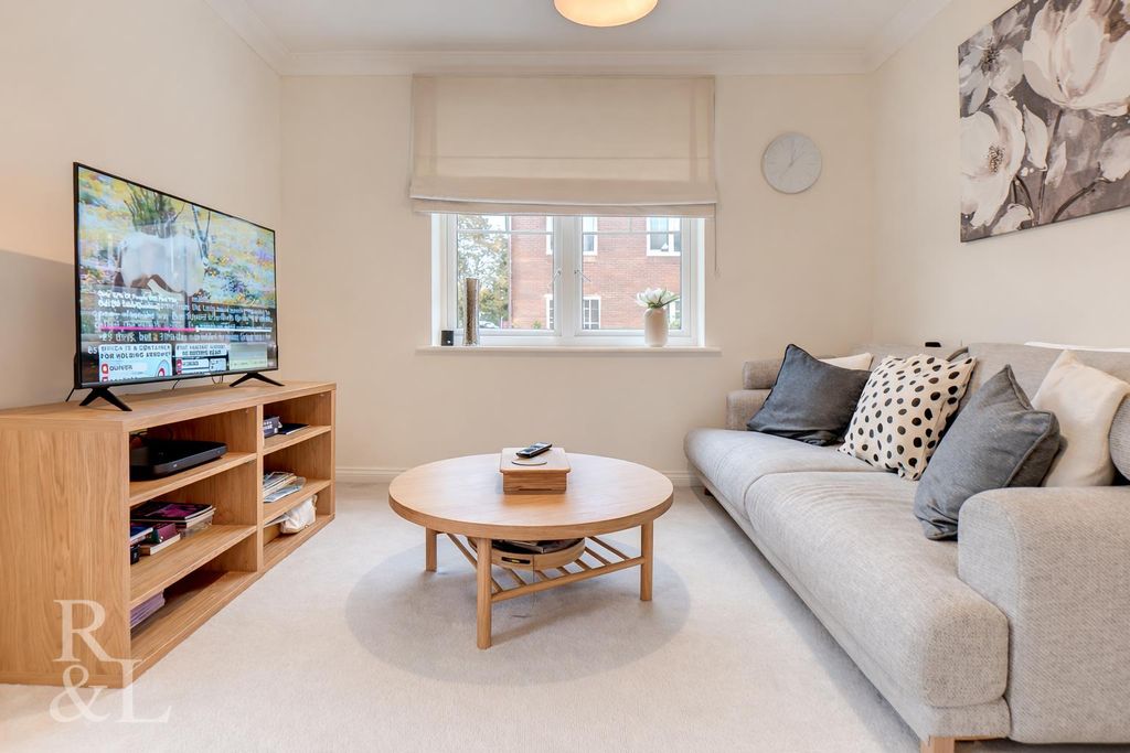 Property photo 2 of 12 11 Manor Lodge.Png