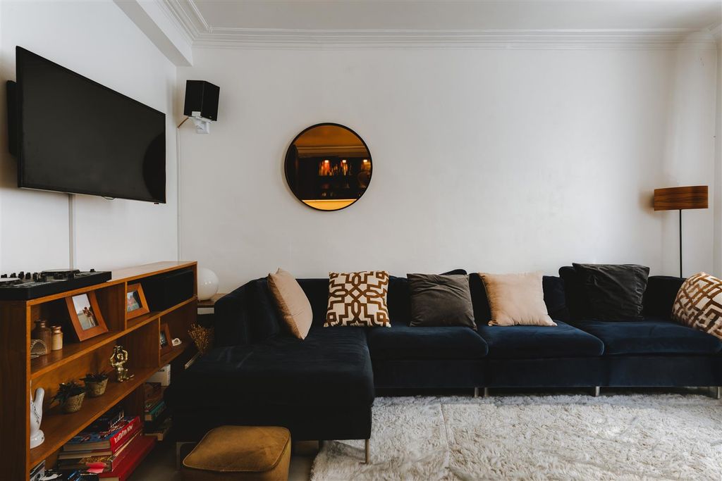 Property photo 2 of 14 Goldsmith Row-6A.Jpg