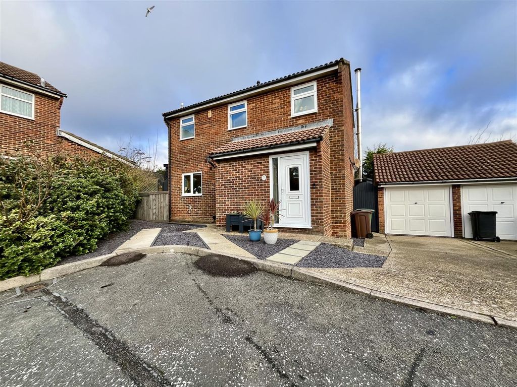 Property photo 1 of 27