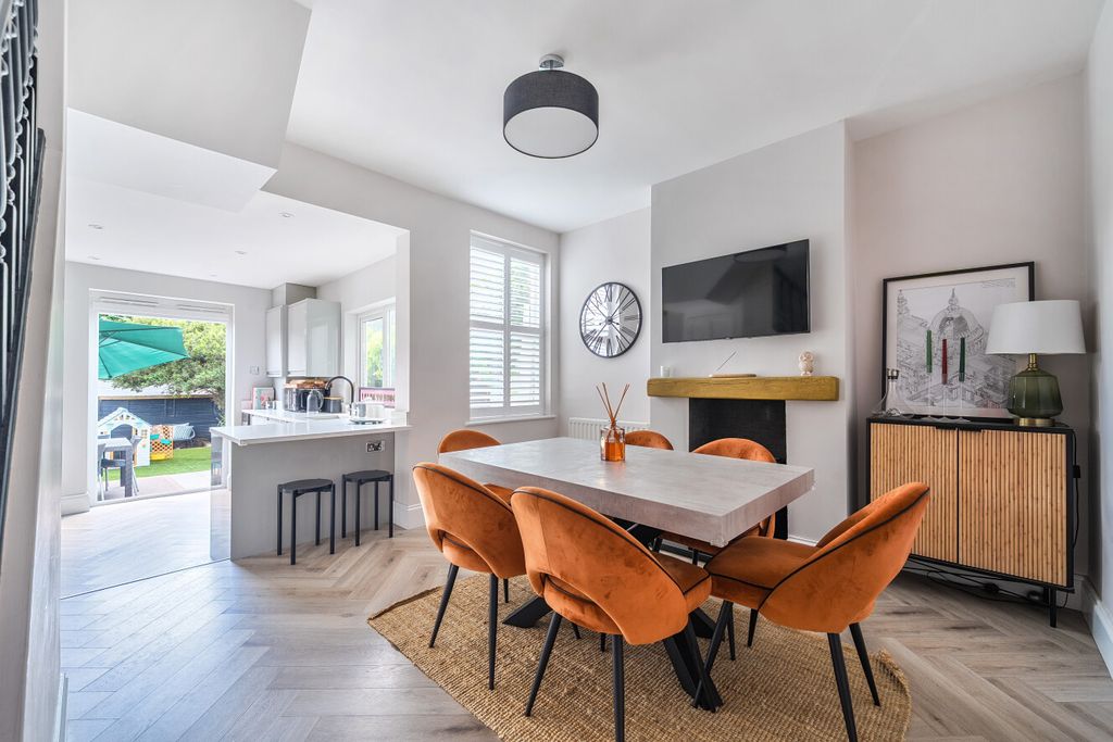 Property photo 2 of 21 1492547-11-6A5910...