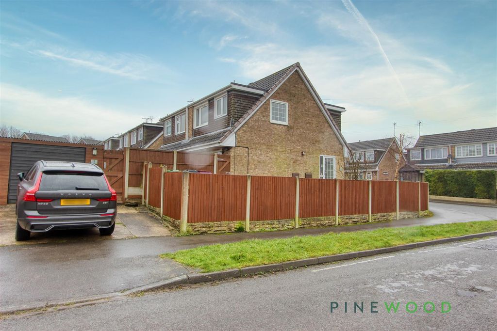 Property photo 1 of 12 Parking