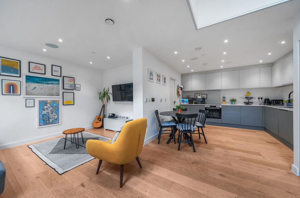 Property photo 2 of 27 1-6A04770F75d90-1...