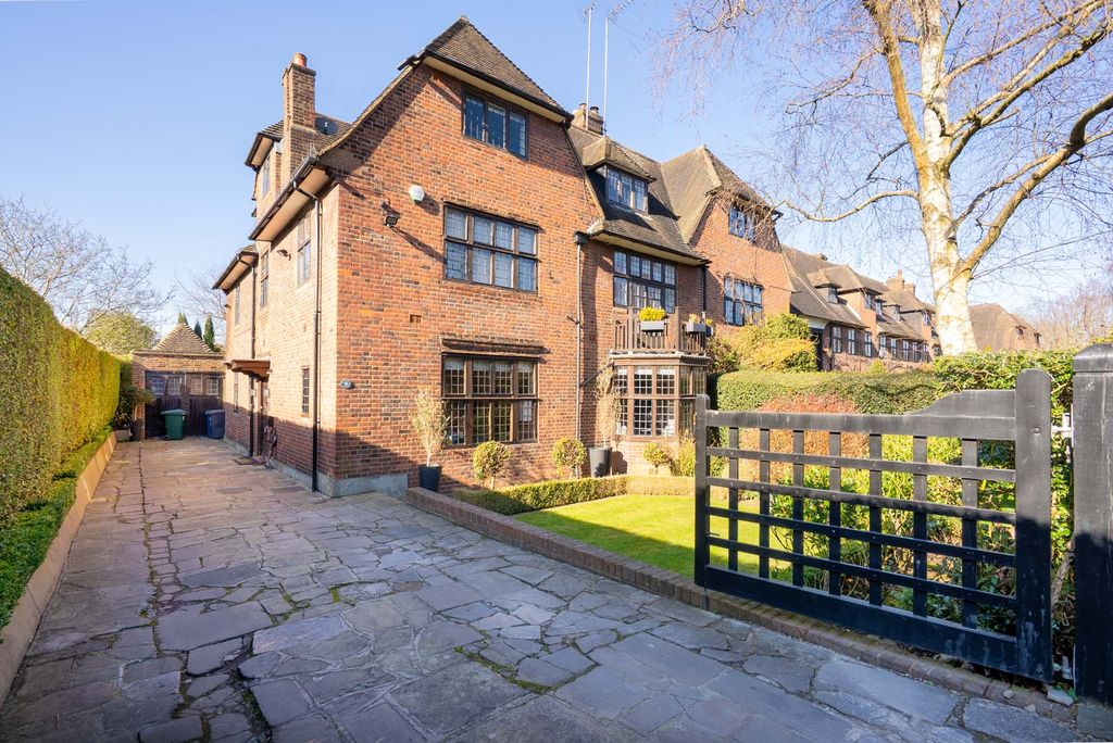 Property photo 1 of 18 Front Exterior