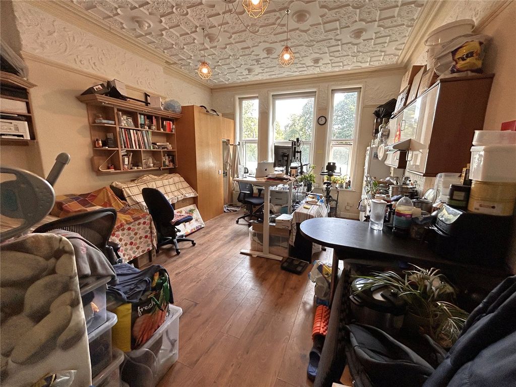 Property photo 3 of 19 Picture No. 04