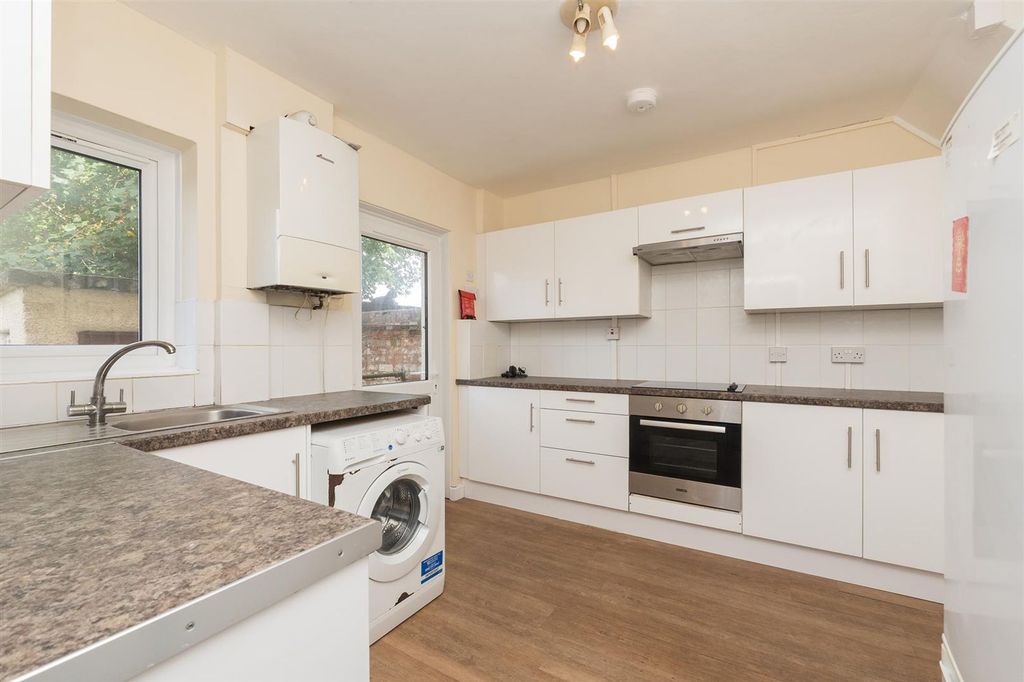 Property photo 3 of 33 79-Station-Road-Bs34-12.Jpg