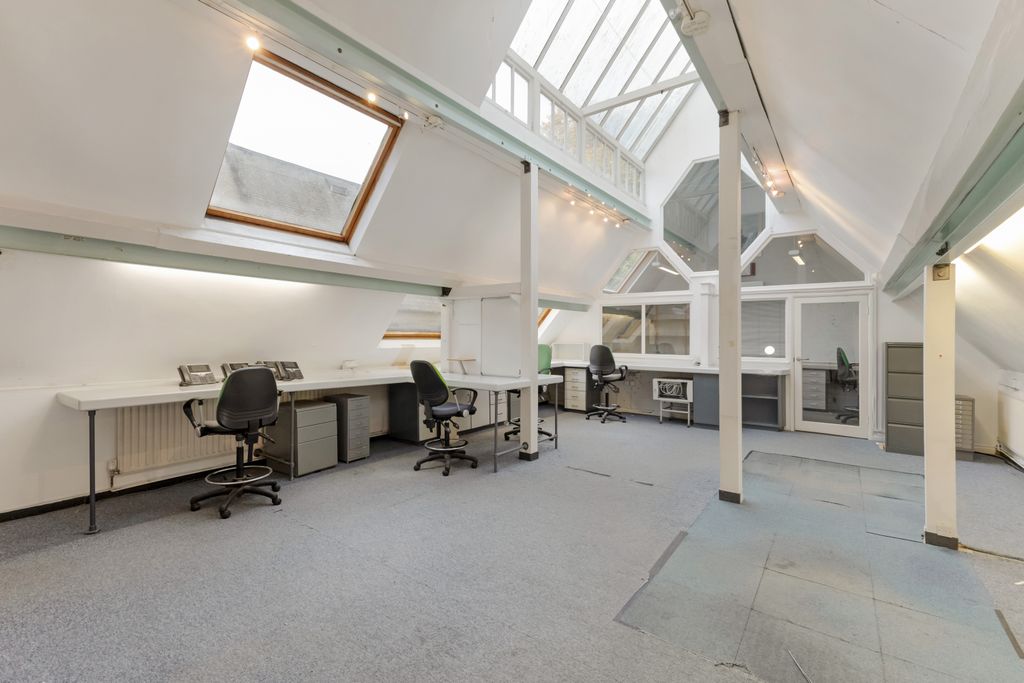 Property photo 3 of 25