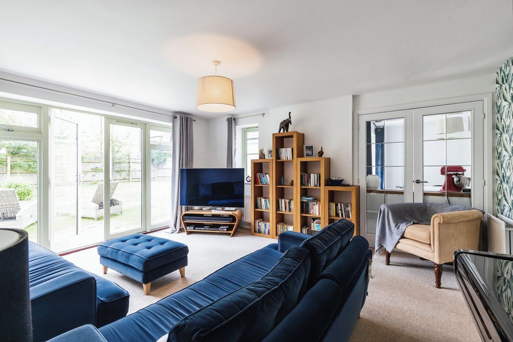 Property photo 2 of 10 Photo 02