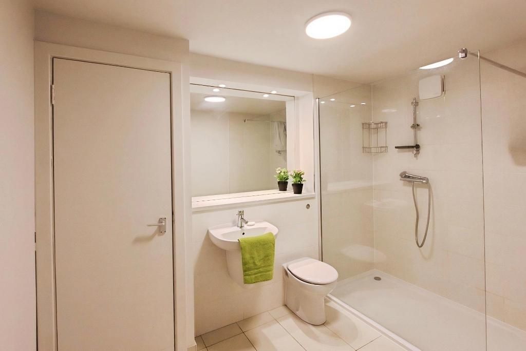 Property photo 3 of 11 Shower Room