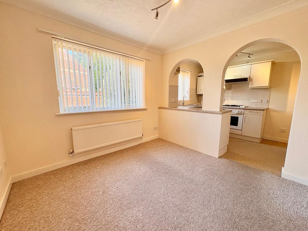 Property photo 3 of 7 Lounge