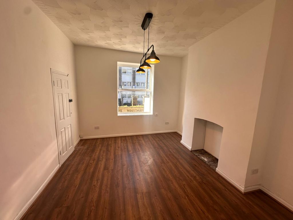 Property photo 2 of 17 Gallery