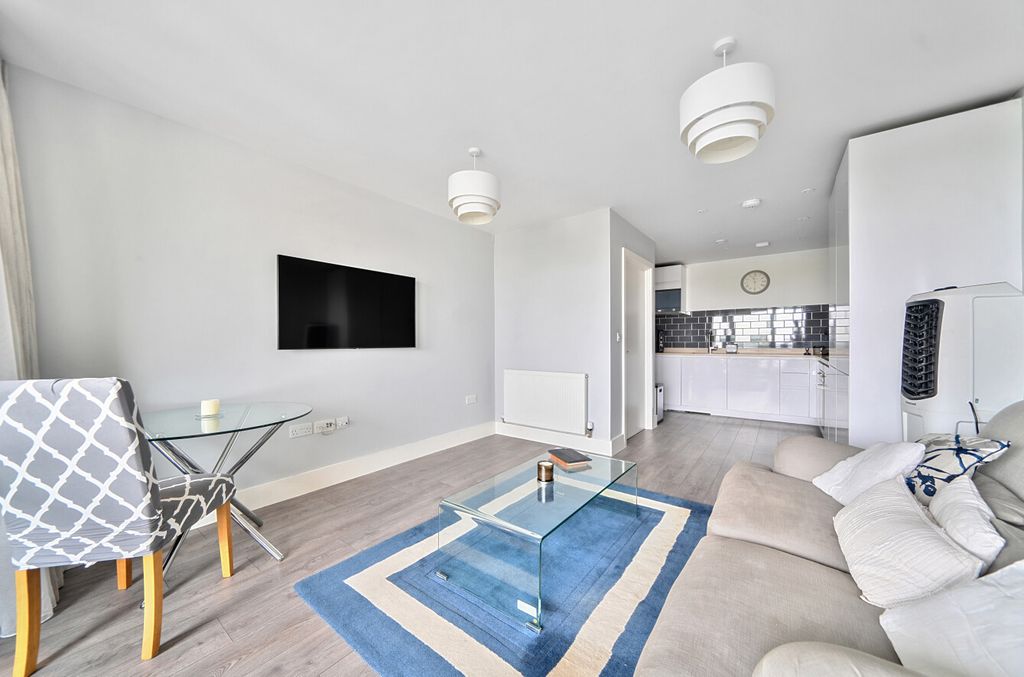 Property photo 3 of 13 1318435-7-6865148...