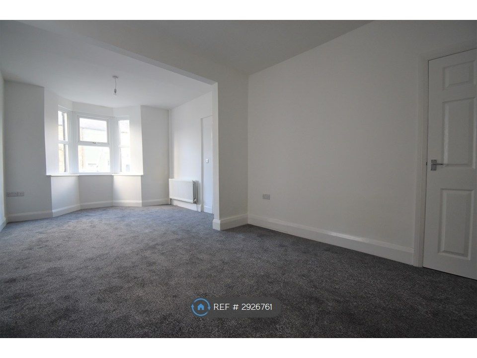 Property photo 1 of 17 Living Room