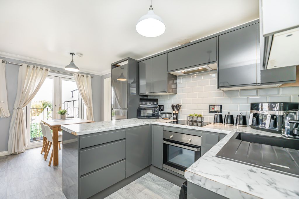 Property photo 3 of 40 2A8A2984-1022