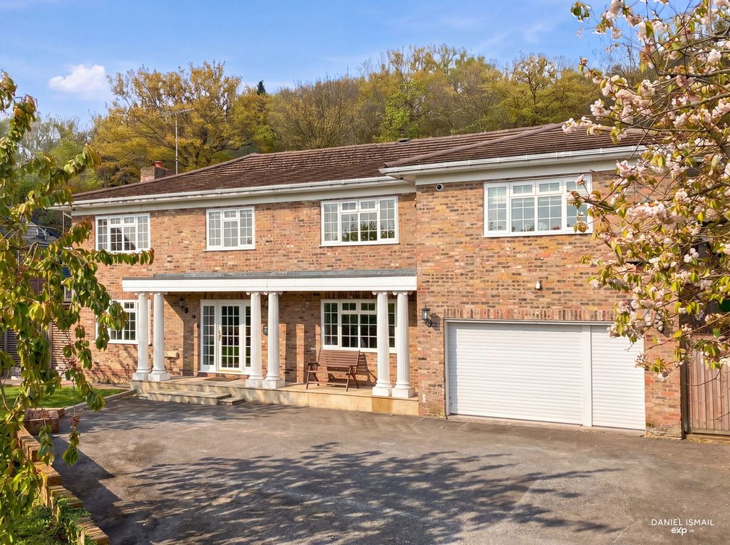 Property photo 1 of 43