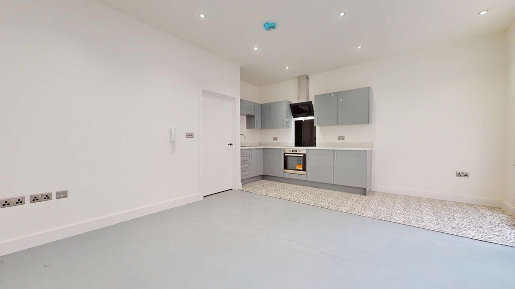 Property photo 2 of 11 4396833