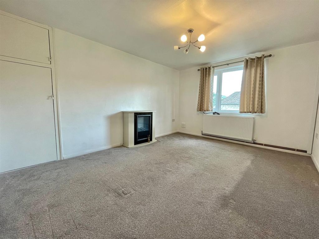 Property photo 2 of 11 Living Room