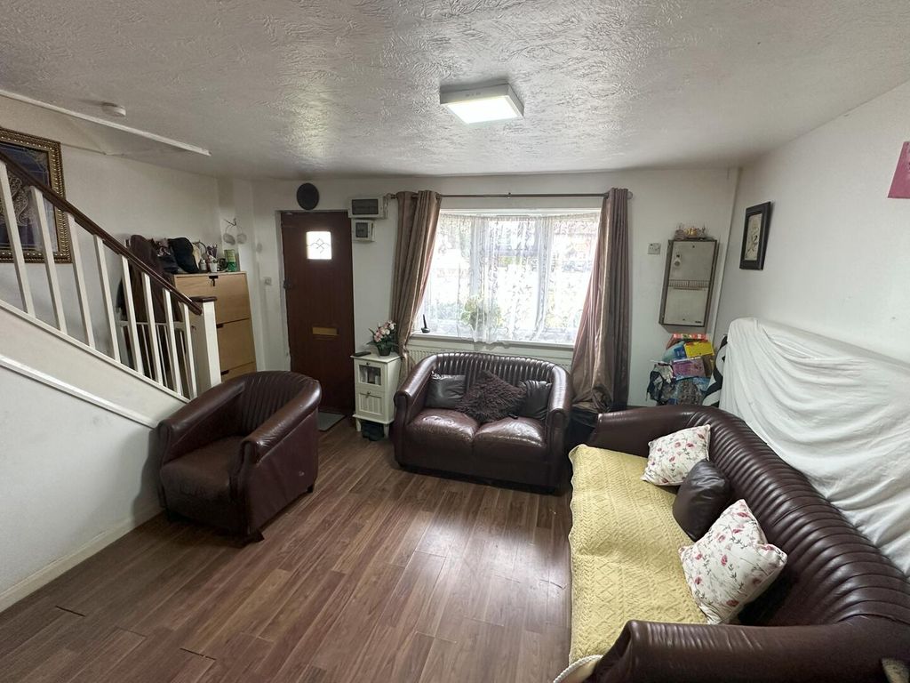 Property photo 2 of 11 Living Room